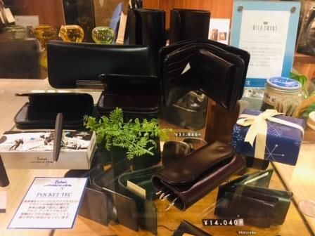 【BRIEFING】多数入荷してます♪