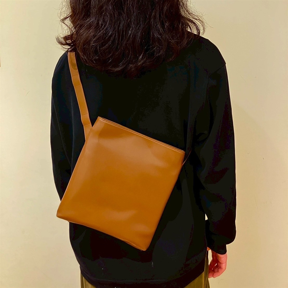 【使いやすさとオシャレを両立！】EME / ショルダーバッグ