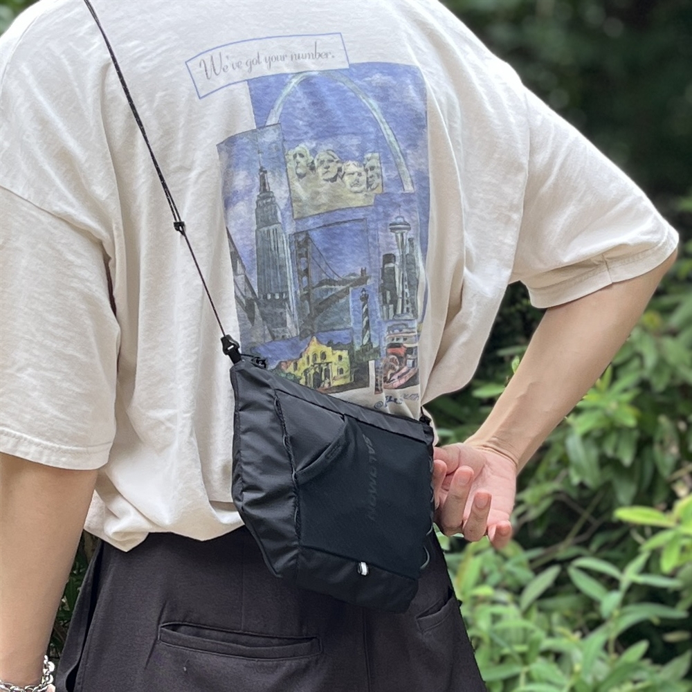 【SALOMON/サロモン】 今SNSで話題のサロモンからボディバッグが新入荷しました！