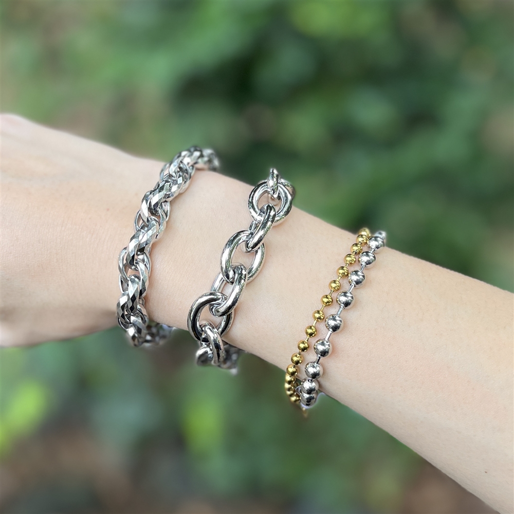 【DELUXE/デルークス】男女共にお使いいただけるステンレス素材のアクセサリーをご紹介します！
