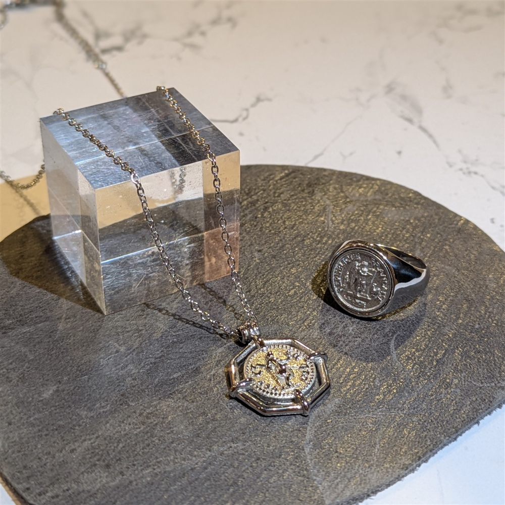 【LOSE FORD】大きめアクセサリーで華やかに！