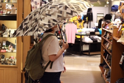父の日にオススメ　”バッグも守れる傘”