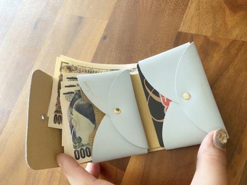 【com-ono】スタッフ使用のミニ財布